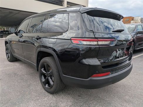 Used 2022 Jeep Grand Cherokee L Limited w/ Black Appearance Package image 5