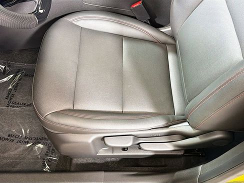 Used 2024 Chevrolet Trax RS w/ Sunroof Package FWD image 20