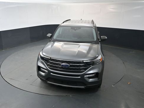 Used 2024 Ford Explorer XLT w/ Equipment Group 202A AWD/4WD image 30