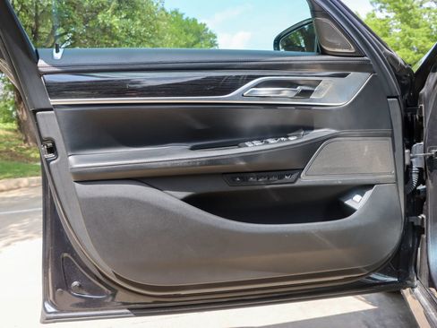 Used 2019 BMW 750i w/ Executive Package RWD image 13