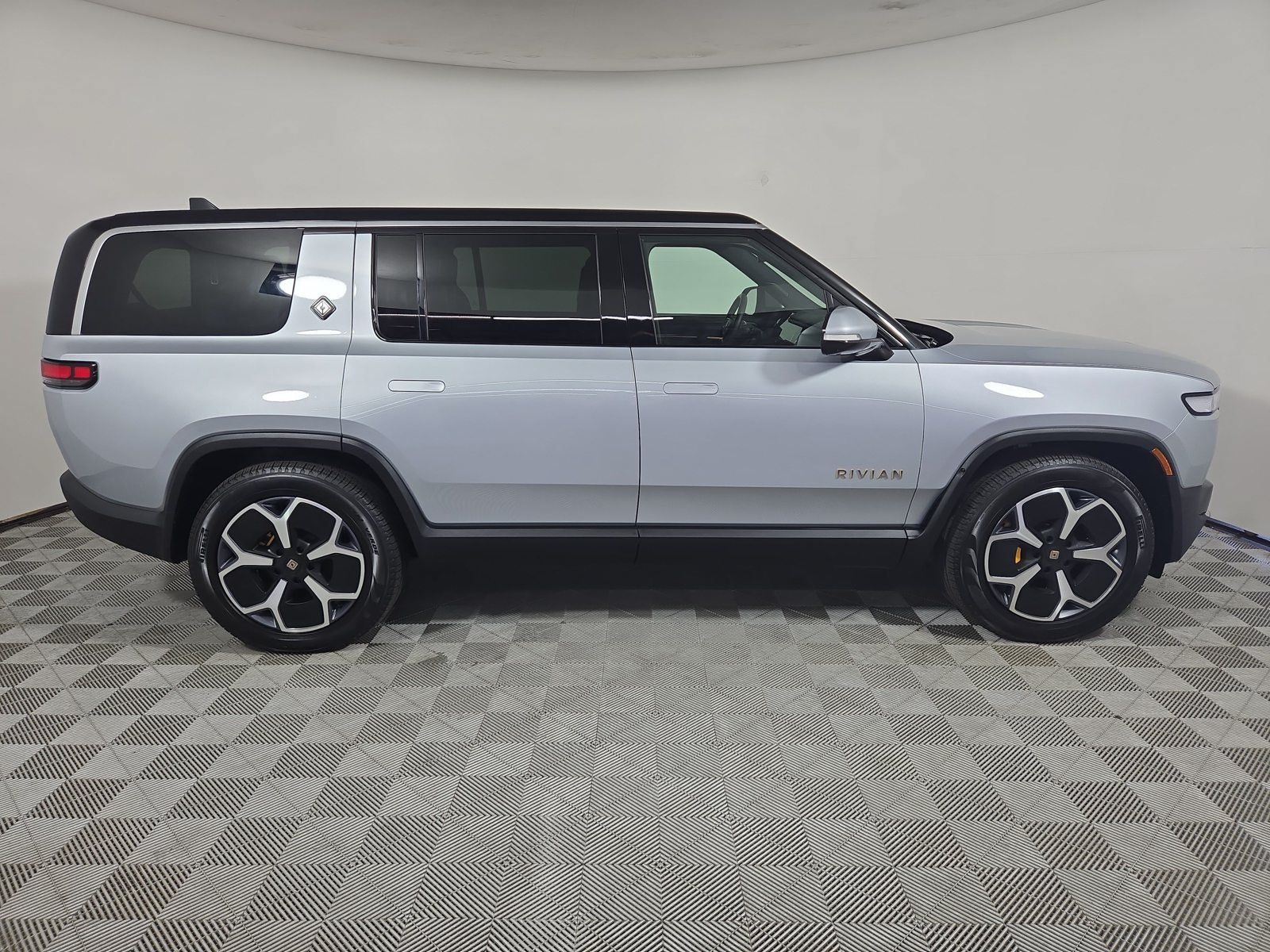 Used 2024 Rivian R1S Adventure Quad AWD/4WD image 6