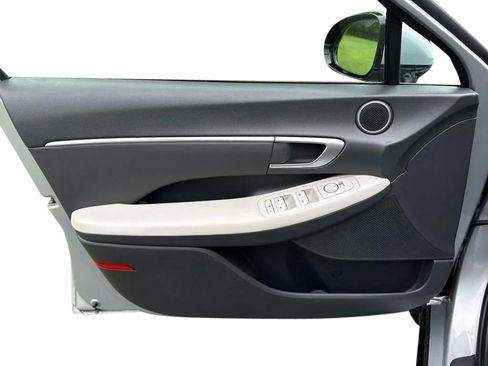 Used 2025 Hyundai Sonata SEL FWD image 11