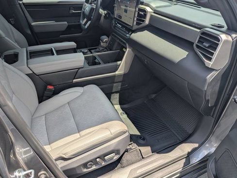 Used 2025 Toyota Tundra Limited AWD/4WD image 12
