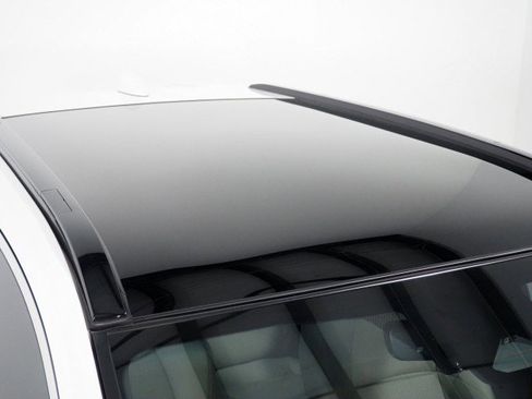 Used 2023 Toyota bZ4X Limited image 4