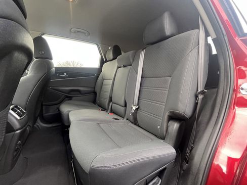 Used 2020 Kia Sorento LX FWD image 16