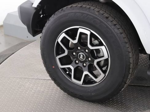 Used 2025 Ford Bronco Outer Banks AWD/4WD image 13