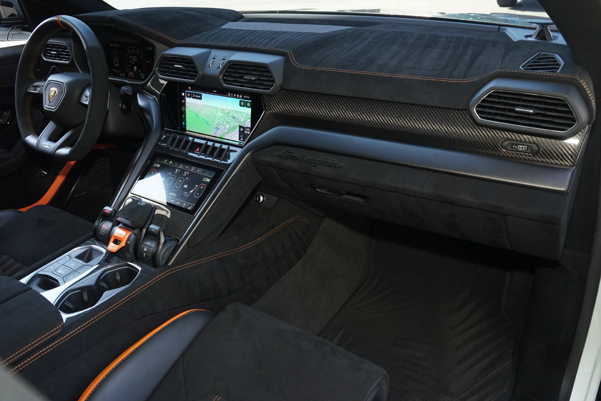 Used 2024 Lamborghini Urus Performante AWD/4WD image 20