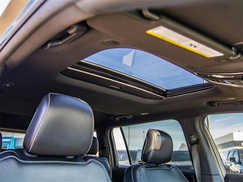 Used 2022 Jeep Grand Cherokee L Laredo image 16