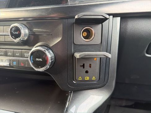 Used 2022 Ford F150 Lariat w/ Equipment Group 502A High image 38