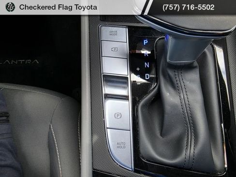 Used 2024 Hyundai Elantra SEL w/ Convenience Package FWD image 20