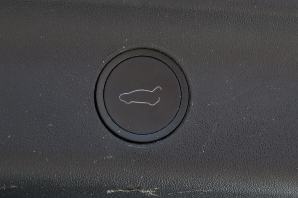 Used 2023 Tesla Model Y Performance AWD/4WD image 9