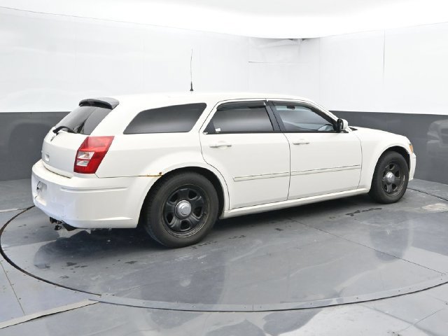 Used 2007 Dodge Magnum RWD image 2