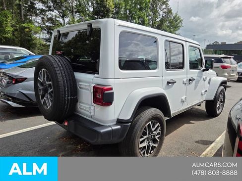 Used 2025 Jeep Wrangler Unlimited Sahara AWD/4WD image 15