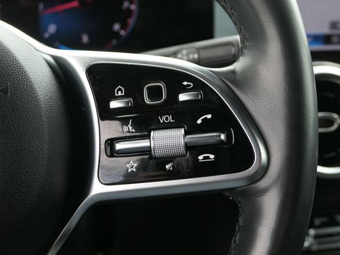 Used 2023 Mercedes-Benz GLB 250 4MATIC image 12