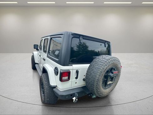 Used 2019 Jeep Wrangler Unlimited Sahara AWD/4WD image 8