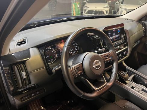 Used 2025 Nissan Pathfinder SV image 35