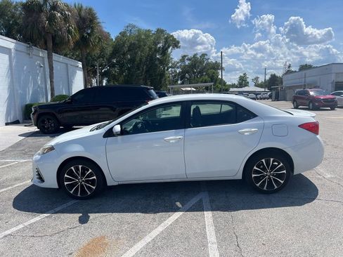 Used 2018 Toyota Corolla SE FWD image 2