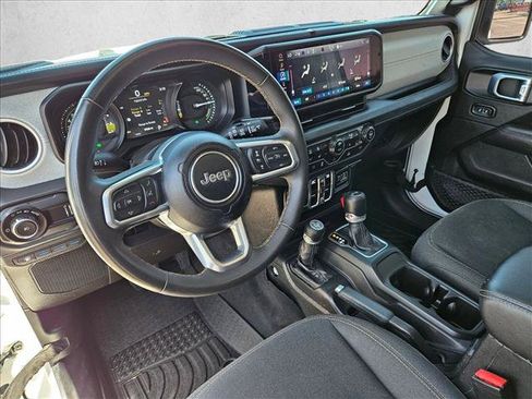 Used 2024 Jeep Wrangler Unlimited Sahara AWD/4WD image 13