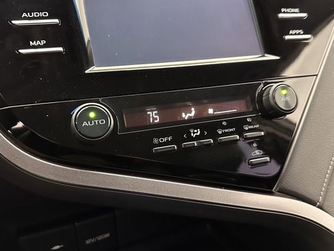 Used 2019 Toyota Camry SE image 15