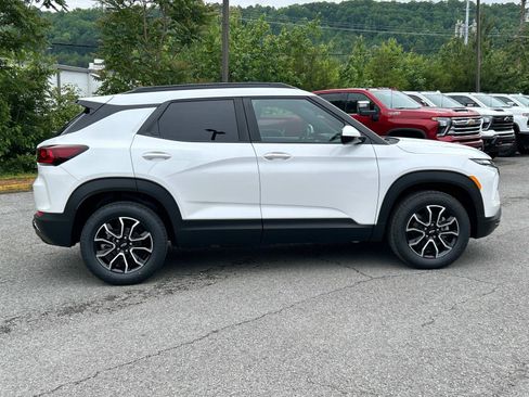 New 2025 Chevrolet TrailBlazer ACTIV w/ Convenience Package image 2