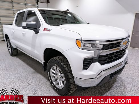 Used 2022 Chevrolet Silverado 1500 LT w/ Z71 Off-Road Package image 6