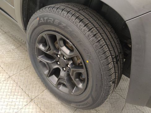 Used 2021 Jeep Cherokee Trailhawk w/ Comfort/Convenience Group AWD/4WD image 31