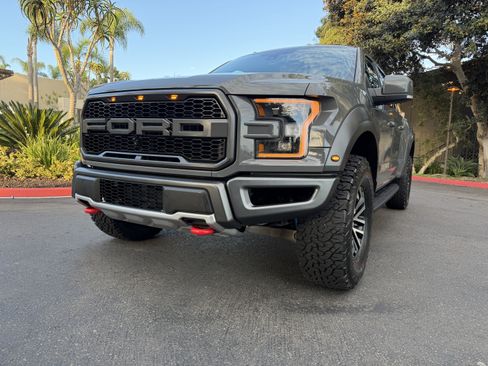 Used 2018 Ford F150 Raptor w/ Equipment Group 802A Luxury AWD/4WD image 3