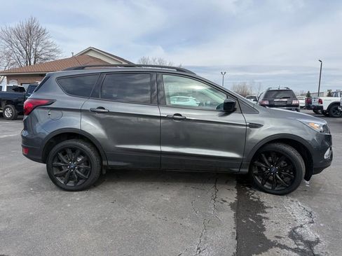 Used 2019 Ford Escape SE image 6