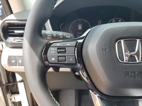 New 2025 Honda Pilot Touring image 23