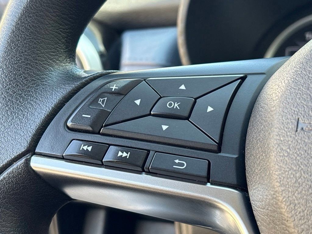 Used 2025 Nissan Versa SV FWD image 25
