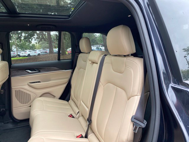 Used 2023 Jeep Grand Cherokee Limited AWD/4WD image 14