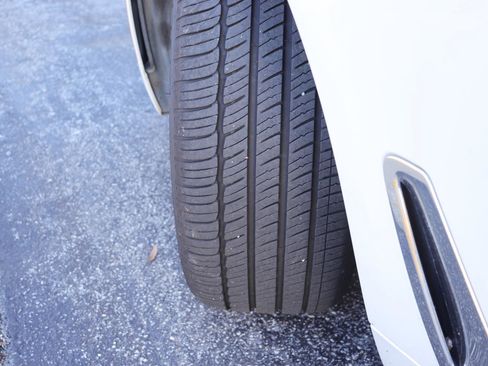 Used 2018 BMW 740i image 36