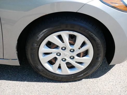 Used 2017 Hyundai Elantra SE FWD image 7