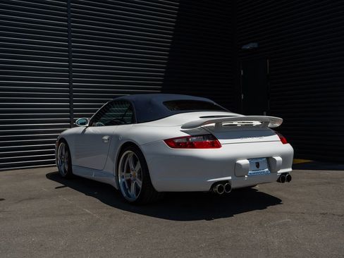 Used 2006 Porsche 911 Carrera S RWD image 3