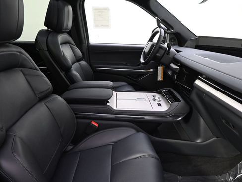 New 2027 Lincoln Navigator Reserve w/ Jet Appearance Package AWD/4WD image 16