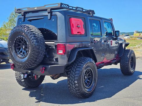 Used 2018 Jeep Wrangler Unlimited Sport S AWD/4WD image 3