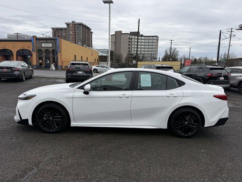 Certified 2025 Toyota Camry SE image 5