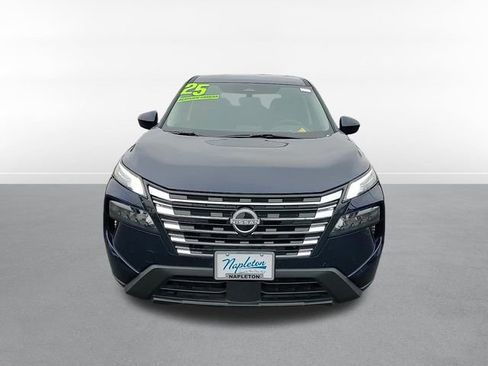 Used 2025 Nissan Rogue SV image 2