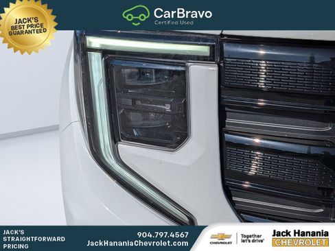 Used 2022 GMC Sierra 1500 Elevation w/ X31 Off-Road Package AWD/4WD image 9