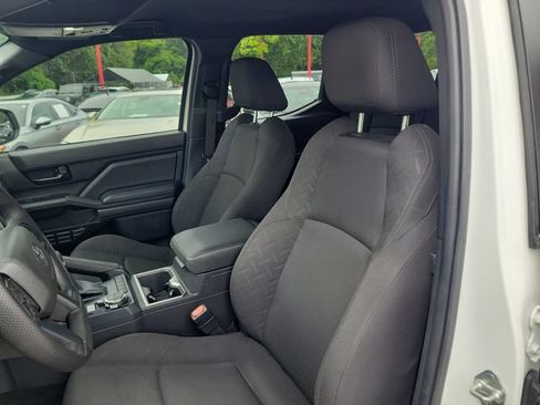 Used 2025 Toyota Tacoma SR5 AWD/4WD image 16