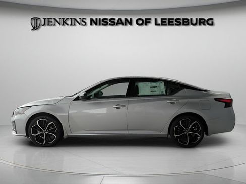 Used 2025 Nissan Altima 2.5 SR FWD image 6