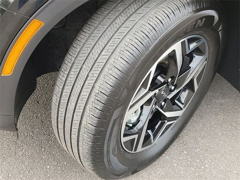 Used 2025 Kia Sportage LX image 19