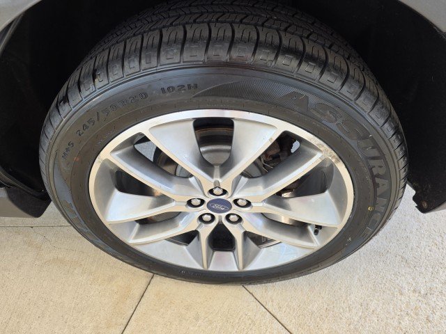 Used 2018 Ford Edge Titanium w/ Equipment Group 301A AWD/4WD image 22