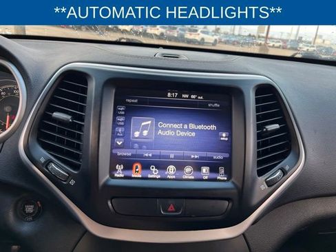 Used 2018 Jeep Cherokee Latitude Plus image 10