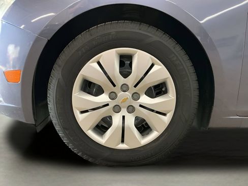 Used 2014 Chevrolet Cruze LS image 9