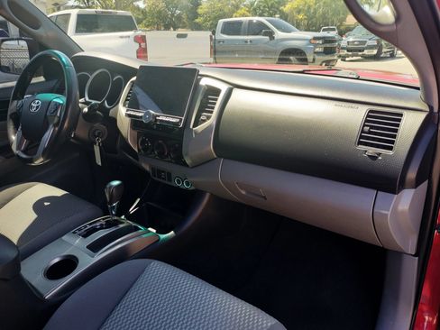 Used 2014 Toyota Tacoma PreRunner w/ SR5 Package RWD image 15
