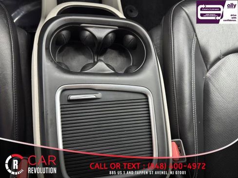 Used 2022 Chrysler Pacifica Touring-L image 48