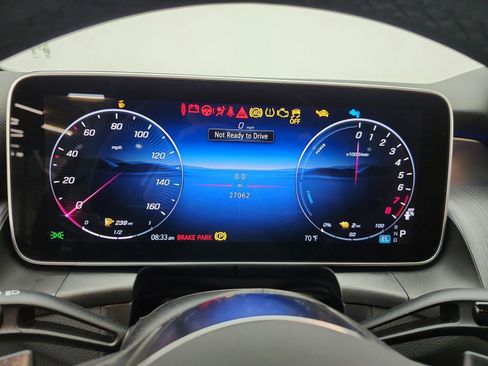 Used 2025 Mercedes-Benz GLC 350e 4MATIC image 11