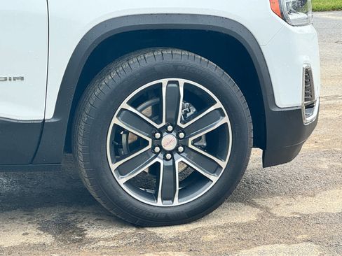 Used 2023 GMC Acadia SLT w/ Preferred Package FWD image 7