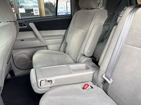 Used 2011 Toyota Highlander 2WD image 21